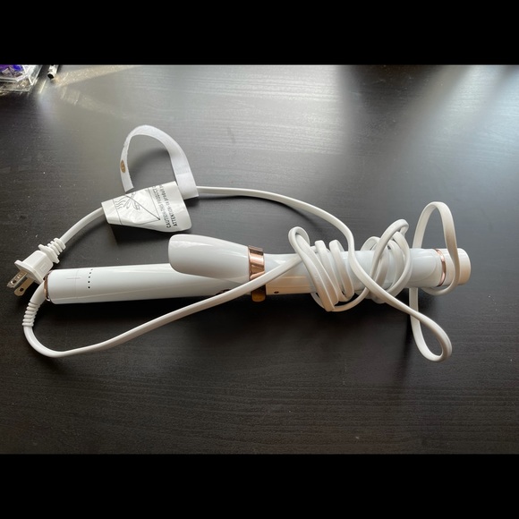 T3 Single Pass Curl 1.25” Professional Ceramic Curling Iron - Picture 2 of 3